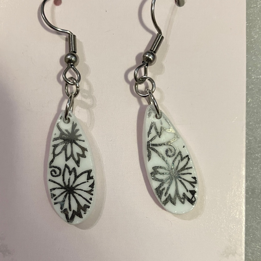 One of a Kind Floral Earrings Made From Vintage China - Picture 4 of 4